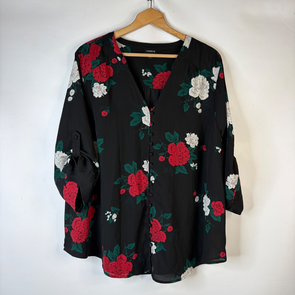 Torrid Blouse Women 3 Black Floral Rose Roll Tab Sleeve V-Neck Button Front